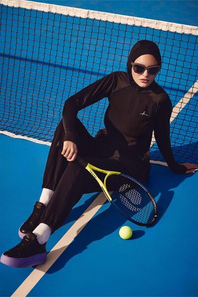 Haşema Μαύρο μπλουζάκι προπόνησης Hijab - Τσέπη, μακρυμάνικο, γιακά με φερμουάρ ACT-7