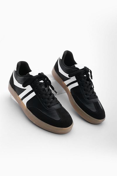 Marjin Tiyone Schwarzer Damen-Sneaker – Sportschuhe mit Schnürung und flacher Sohle