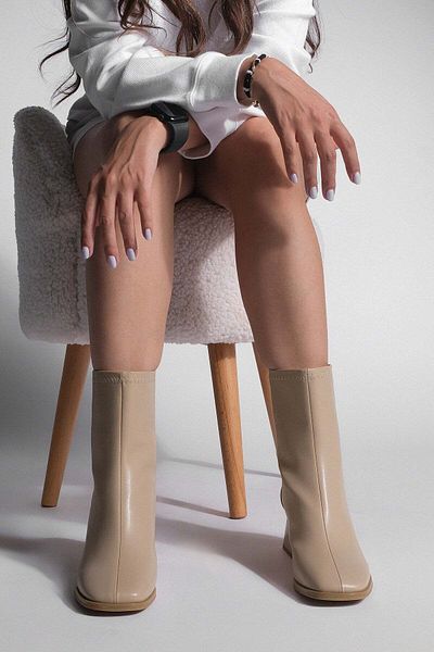 Marjin Damenstiefel mit Absatz und stumpfer Spitze, Reißverschluss hinten, Nayis Beige