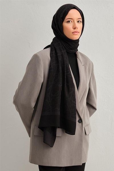 Armine Silk Shawl 3.01 - Comfortable and Stylish Design