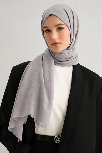 Armine 1000 2 08 Model Wool Shawl