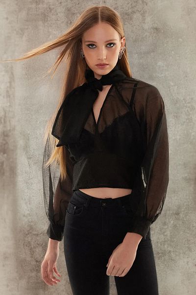 Trendyol Collection Transparente gewebte schwarze kurze Bluse - TPRSS24BZ00013