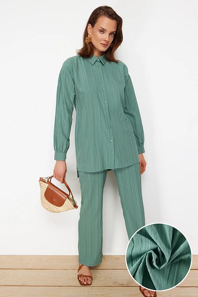 Trendyol Modest طقم قميص وبنطلون منسوج باللون الأزرق الفاتح وطويل وواسع من الخلف TCTSS22US0030