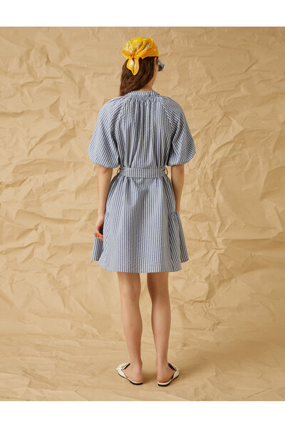 Koton Ζώνη με λεπτομέρεια κοντό φόρεμα με μπαλόνι με ψηλό γιακά ριγέ