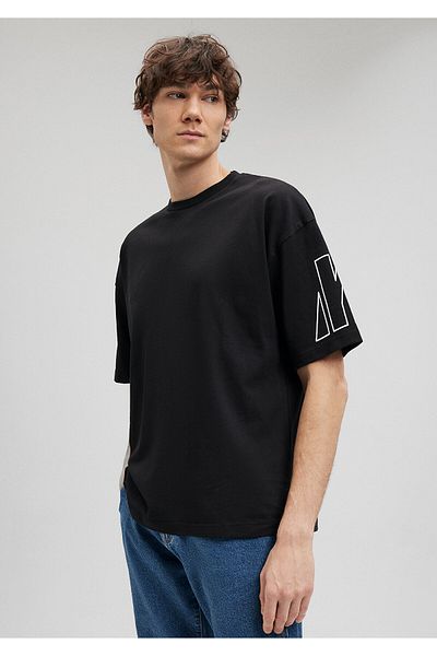 Mavi Λεπτομερές μαύρο μπλουζάκι με μανίκι Pro Logo Oversize / Wide Cut0611530-900