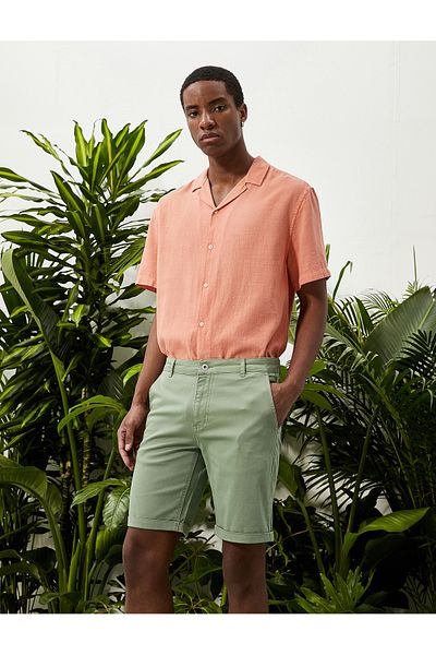 Koton Basic-Bermudashorts aus Baumwolle mit Taschen und Knöpfen