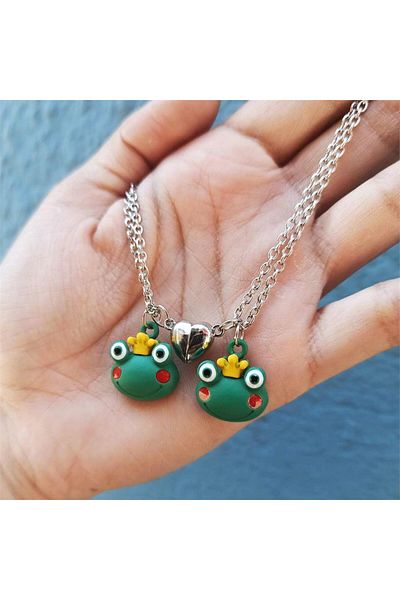 Köstebek Crowned Frog Face Heart Magnet Couple Necklace
