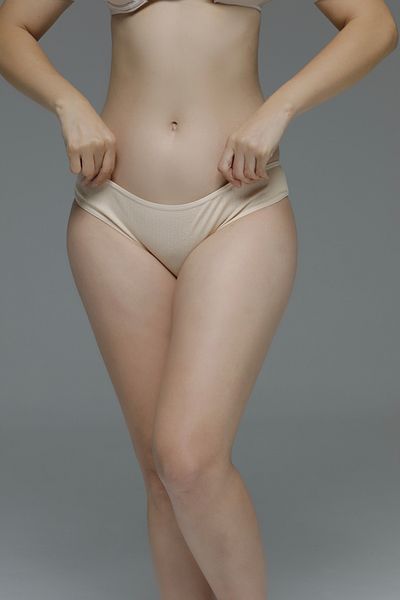 MİSTİRİK Slip din bumbac elastic cu nervuri cu talie înaltă model Taranto Culoarea pielii