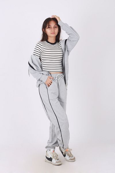 han elegant Minimal Elegance 3-Piece Set New Generation Cropled Jacket Hooded and Side Trim Sweatpants