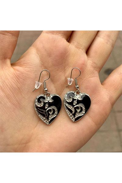 Köstebek Black Embroidered Stone Heart Earrings