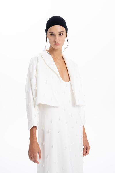 MİİN BEYAZ EL İŞLEMELİ BONCUKLU CROP CEKET