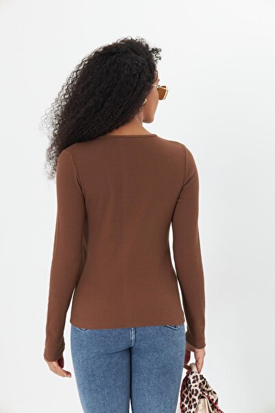 AMİDA Καφέ γυναικεία μπλούζα με μακρυμάνικη κορδέλα με κουμπιά με λαιμόκοψη V - 2459
