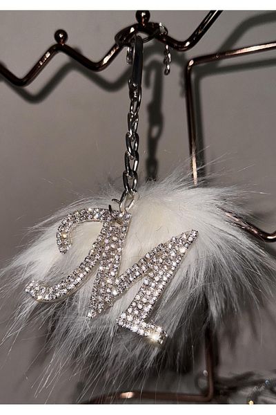 Arabasına Aşıklar Kulubü White Feather m Letter Keychain