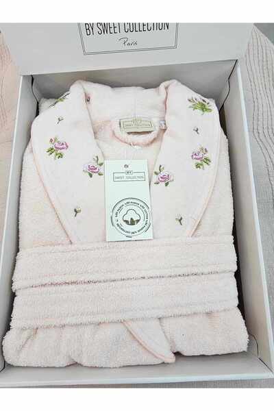 By Sweet Collection Lüx Pamuklu Krem Çi?çek Nakışlı Bornoz