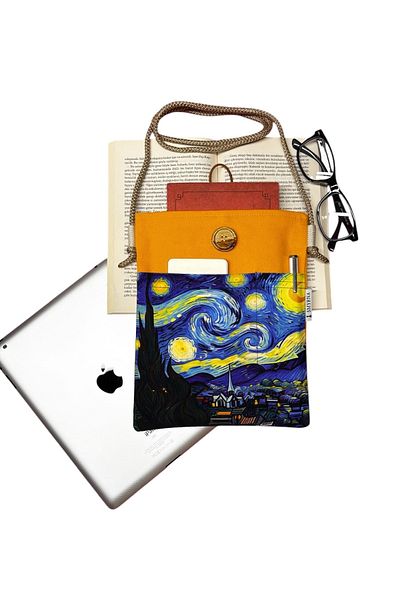 Smyrna حقيبة كتب/كمبيوتر لوحي/كتاب إلكتروني مع حزام Van Gogh and Starry Night - مع حزام قابل للإزالة