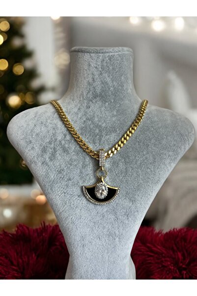 Asteria Jewelry Çağla Şikel Ema Model Siyah Detaylı Zirkon Taşlı Charm Kolye