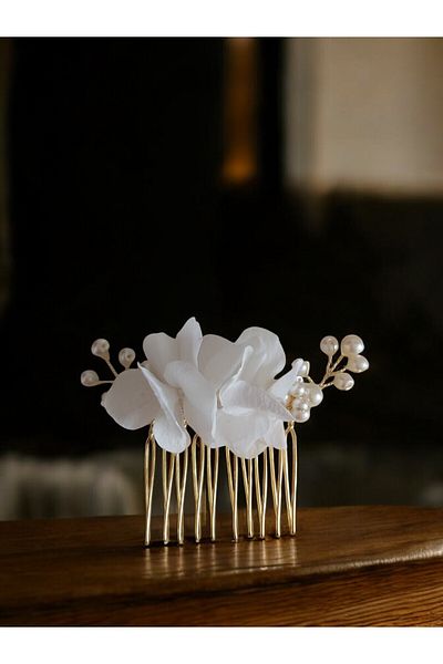Eva Flore White Floral Bridal Hair Accessory - Hydrangea Pearls, Wedding Comb Buckle Bun