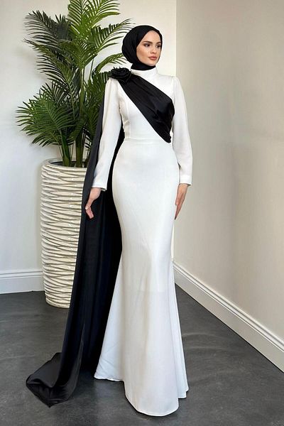 MERVEN AKYÜZ Λευκό βραδινό φόρεμα Castile Shoulder Rose Cape