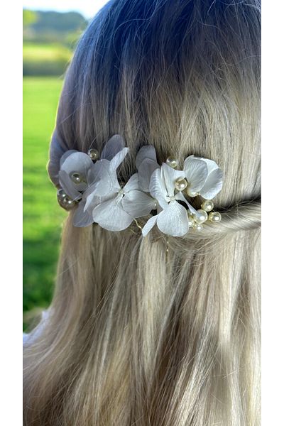 Eva Flore White Floral Bridal Hair Accessory - Hydrangea Pearls, Wedding Comb Buckle Bun