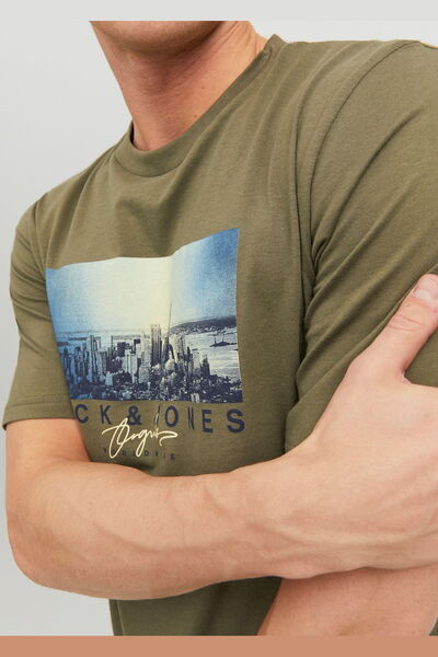 Jack & Jones Мъжка тениска Splash - Снимка на гърдите