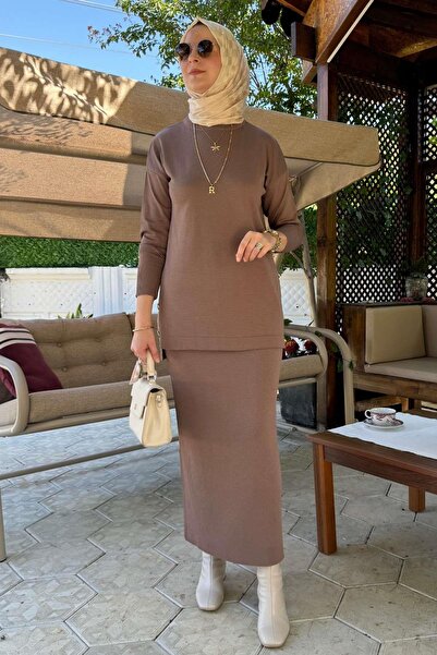 Rabia Şamlı Σετ πλεκτών ρούχων σε χρώμα καφέ με γαλακτώδες χρώμα