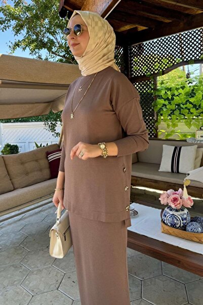 Rabia Şamlı Σετ πλεκτών ρούχων σε χρώμα καφέ με γαλακτώδες χρώμα