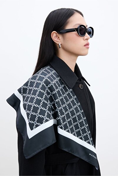 Manuka Saténový šátek na krk se vzorem antracitového monogramu