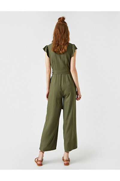 Koton Salopetă scurtă cu mânecă fluture, cu decolteu în V, cu picior largi, cu detaliu de buzunar