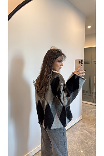 FLEX FASHION Women's Popular Oversize Pocketless Furry Diamond Pattern Trend Cardigan
