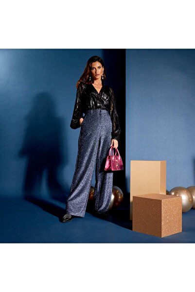 KIABI بلوزة قزحية اللون ذات أزرار ورقبة على شكل حرف V باللون الأسود