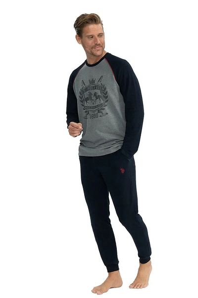 U.S. Polo Assn. ΑΝΔΡΙΚΟ ΣΕΤ ΠΙΤΖΑΜΑ ΜΑΚΡΥΜΑΝΙΚΟ ΜΕ ΛΑΙΜΟΚΟΨΗ ΠΟΛΟ ΣΕ ΣΤΥΛ US POLO LICE KALENDAROS