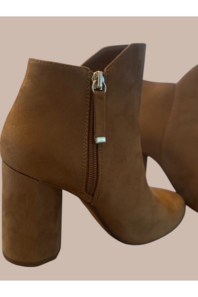 Flow Misseale Suet Taba Thick Round Heel Boots