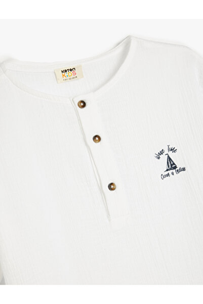 Koton T-Shirt aus Baumwoll-Musselin – kurze Ärmel, Rundhalsausschnitt und Knopfdetails