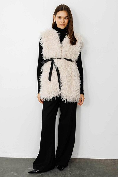 Hooopstore Selection Fluffy Feather Ecru Vest