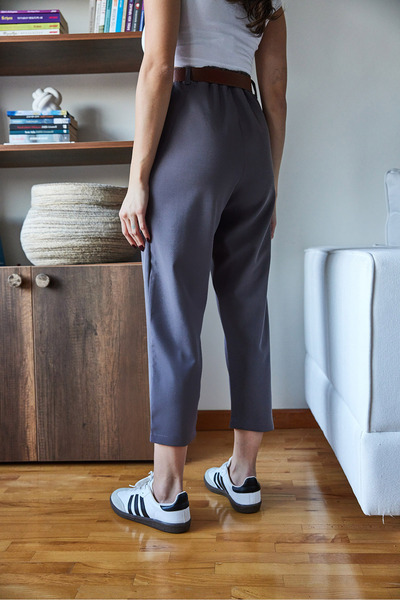 Bianco Lucci Női vékony szárú, hajtogatott öves szezonális szövetnadrág 2398 60751001