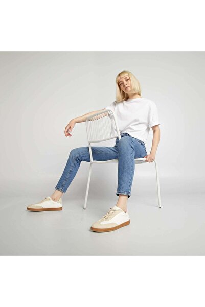 KIABI بنطلون جينز بقصّة Slim-fit مع خصر مرتفع وتفاصيل ممزقة باللون الأزرق