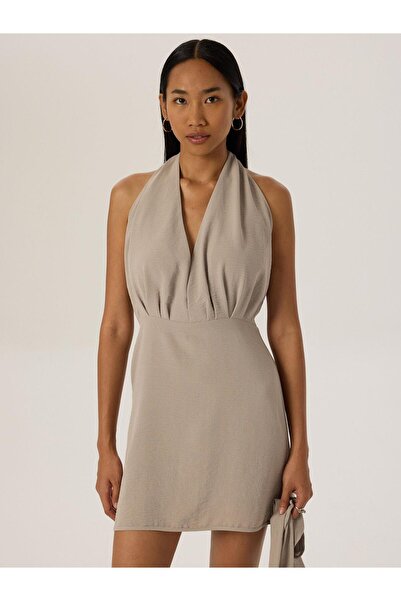 RİVUS Gray Short Dress - Low-Cut Front and Hanging Neck