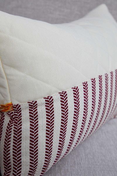 Aisha's Design غطاء وسادة مستطيل مخطط باللون العنابي - K-210