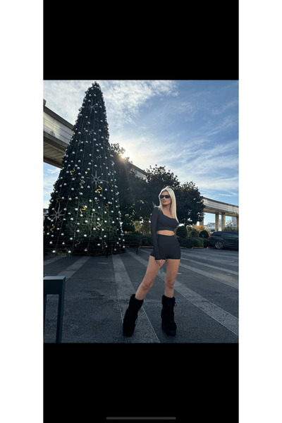 Seja Lisa Uzun kol büstüyer