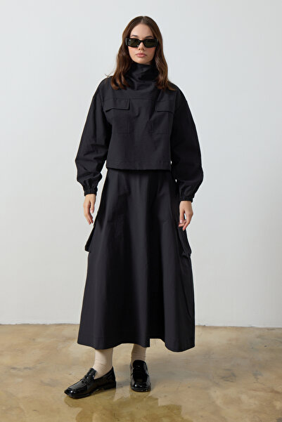 Birgül Bektaş Siyah Yaka Detaylı Paraşüt Sweat