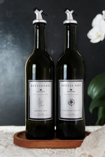 KHAKMA Silver Design Amber Set of 2 750 ml Olive Oil Oil Bottle Oil Pot with Wooden Stand