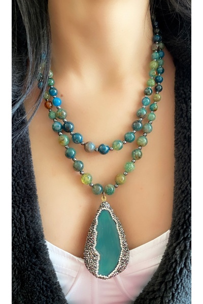 Takkı by Handan Yeşil Akik taşı tasarım kolye.