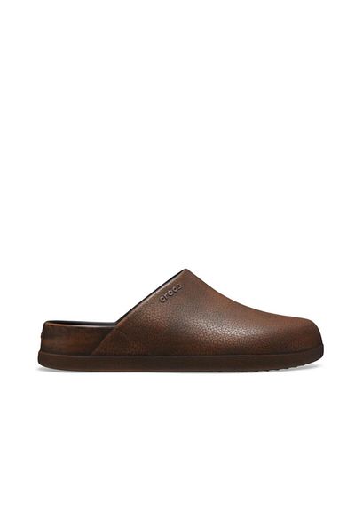 Crocs شبشب نسائي من Dylan Burnished Clog - موكا