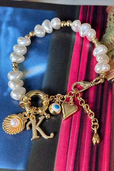 Trendy Butik سوار حرف K موديل اللؤلؤ المحار وعين الشر وقلب متدلي بتصميم حرف سوار