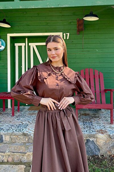 Ceylan Otantik Fusta cu balon maro amar și cămașă crop cu guler maro amar