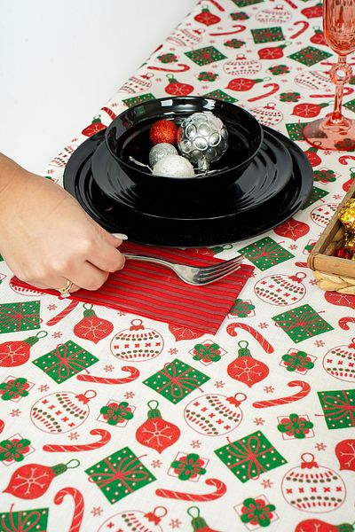 homease Candy Patterned Christmas Tablecloth - Stain Resistant Dartless (170X170, 120X170, 170X220)