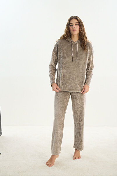 Sevim Kadın Uzun Kol Kapüşonlu Vizon Kadife Pijama Takım C3T0N1O61