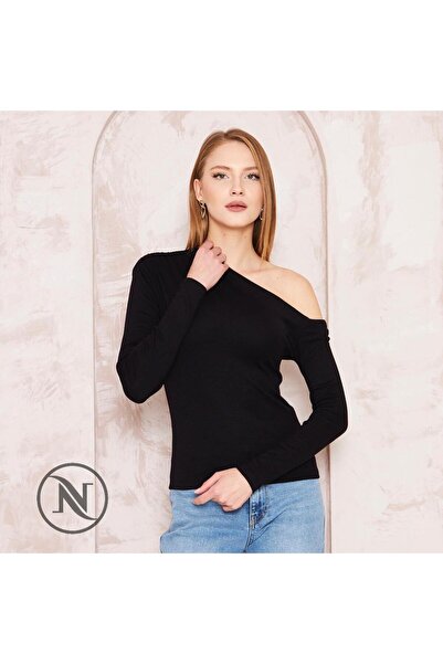 KAROL OMUZ DETAYLI BLUZ