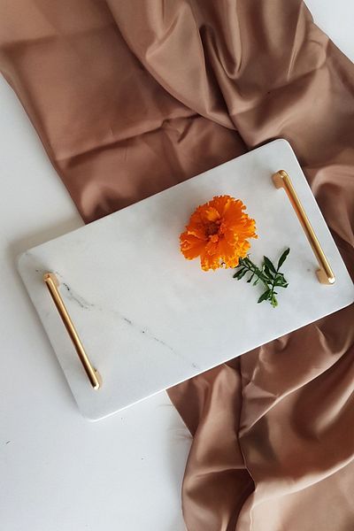 ioadesign Narcissus Real Thin Marble Presentation Tray 32x20 Cm - Gold Handle