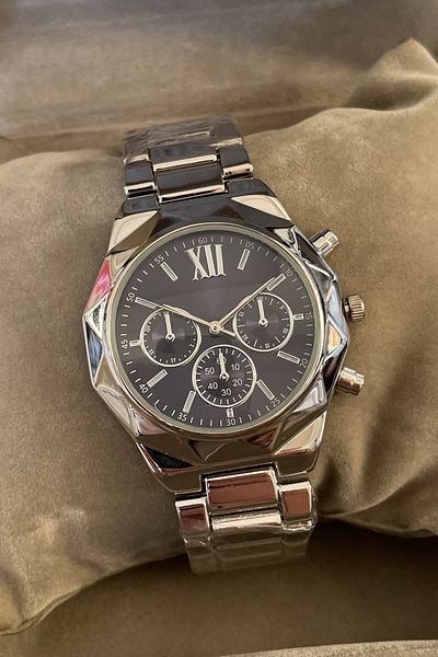 Leerybee Vintage Women's Wristwatch - Nla-245 Stylish Design